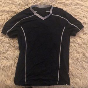 Men’s Lululemon workout shirt
